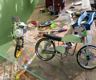 Salut Dengan Anak Ini Berkreasi Dengan Kaleng-Kaleng Bekas