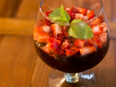 Mousse de Cacau com Morangos Mousse de Cacau com Morangos (vegana)