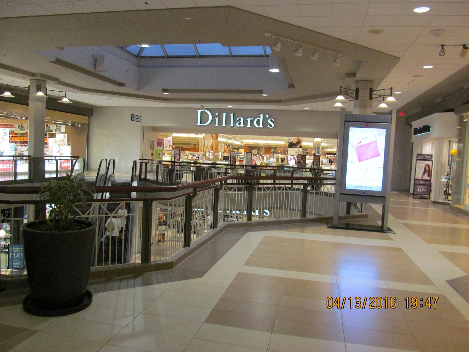 Trip to the Mall: Mid Rivers Mall- St. Peters, Missouri from 4.bp.blogspot....