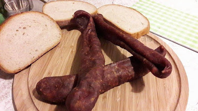 kiełbasa dobrze obsuszona, swojska, kiełbasa wędzona, kiełbasa polska swojska, kiełbasa wędzona, kiełbasa polska