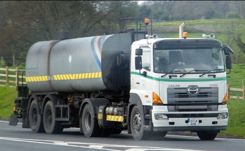 Truk Tronton Hino Jumbo-tanker