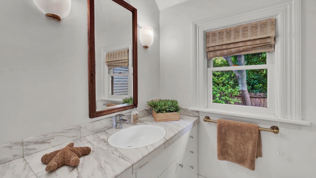18 Photos vs. 415 Coombs St, Napa, CA Interior Design Home Tour