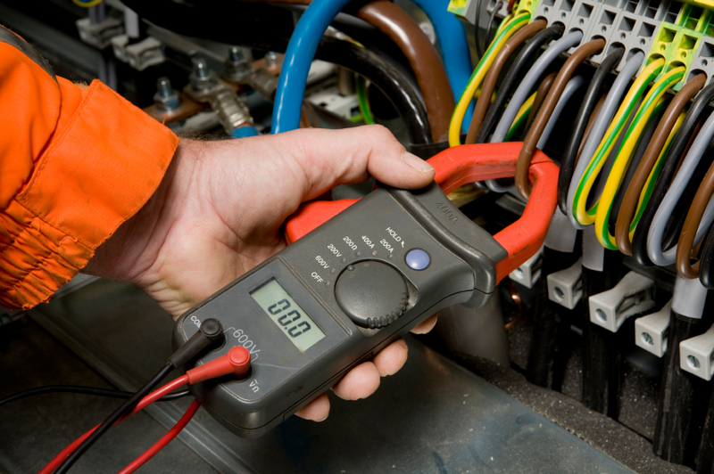 maintenance electrical contractor house electrician in windsor maintenence electrician