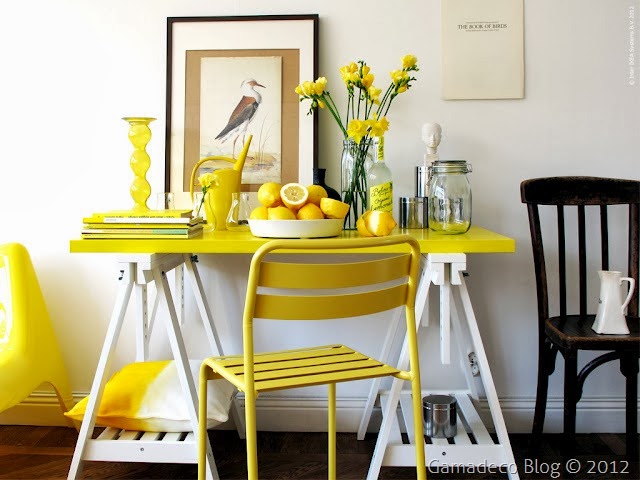 mesa amarilla