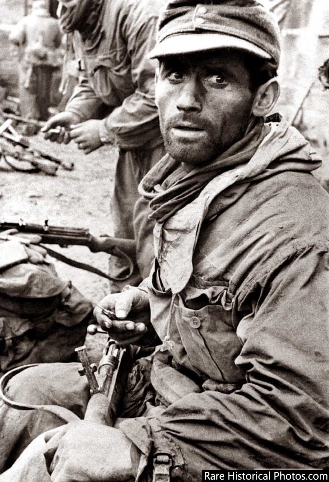 A German soldier cleans his rifle in a break between fighting. Autumn 1942.