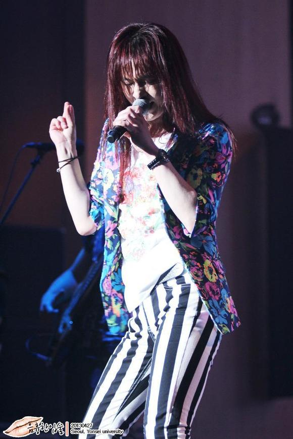 다음 사진들 중 김경호와 크리스탈을 구분하시오 | 인스티즈