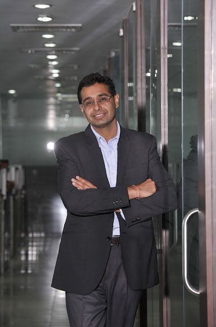 Mr. Sandeep Sabharwal – Group CEO, SLCM presented with Entrepreneur of the Year in SCM & Logistics sector Mr. Sandeep Sabharwal – Group CEO, SLCM presented with Entrepreneur of the Year in SCM & Logistics sector