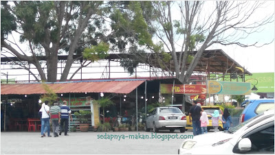 satu lagi gerai bertentangan dengan bundle cafe