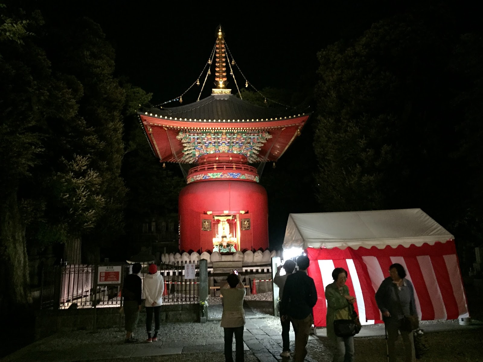 Oeshiki and Ten Thousand Lights at Ikegami Honmonji Temple.