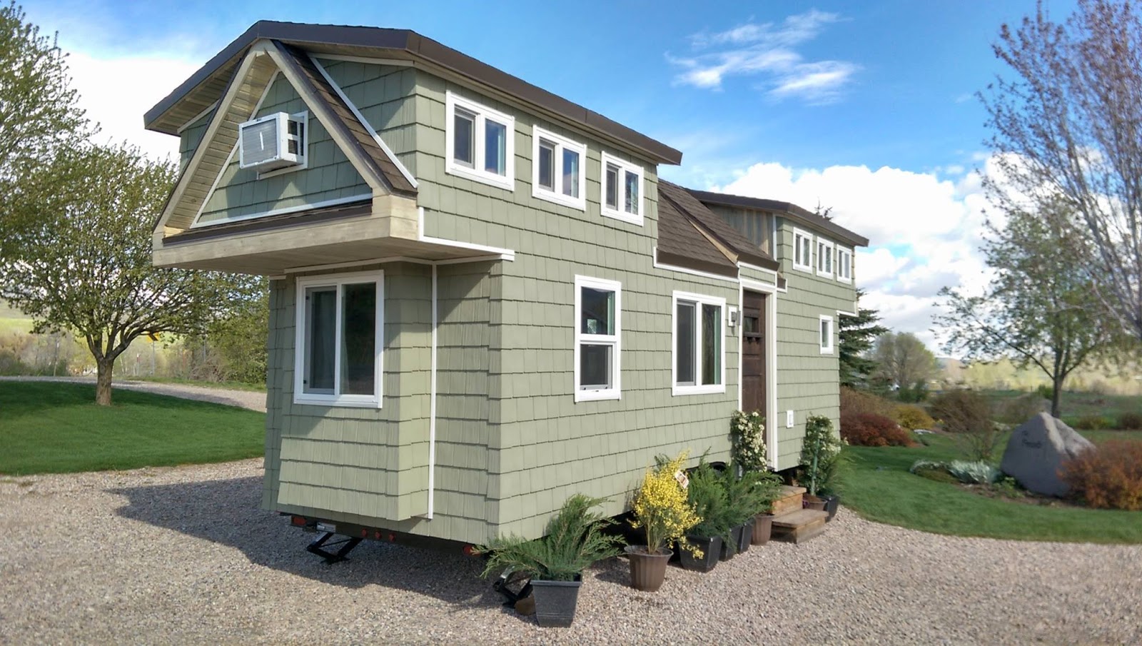 The 200 Sq Ft Family Tiny Home - TINY HOUSE TOWN