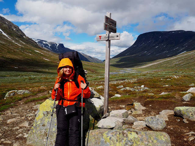 Sedím u rozcestníku a kochám se krásami přírody Rozcestník, Jotunheimen, Norsko, příroda, trek