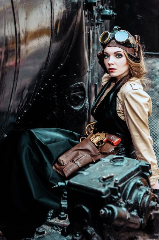Women's sexy steampunk costumes: Steampunk Train Engineer