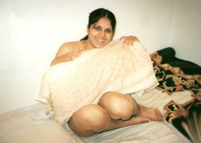 Nude Bangladeshi House Wife - Cumface porn: Bangladeshi housewife Kanjan exposing herself nude for her  husband