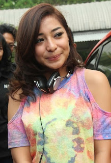 dunia artis: tentang NIKITA WILLY