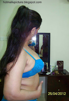 hot mallu aunty bhuvana selfie image wearing blue bra pressing boobs hot mallu aunty bhuvana selfie image wearing blue bra pressing boobs