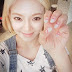 SNSD HyoYeon shows off her latest nail art