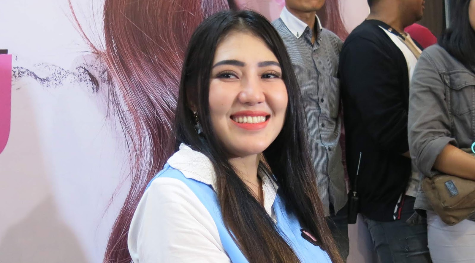 Via Vallen Jadi Korban "Chat Mesum" di Instagram Pesepak Bola Asing yang Merumput di Indonesia penyanyi dangdut Via Vallen alami kejadian tidak menyenangkan di dunia Maya