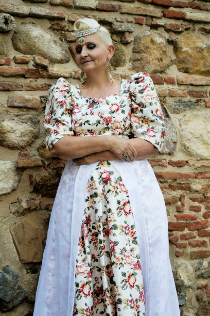 Image showing Spanish fashion and style blogger Mis Papelicos in a medieval style gown and pearl headdress
