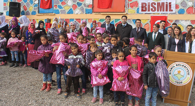 Bismil'de PKK'nin katlettiği öğretmenin köyünde okuma yazma seferberliği Bismil'de PKK'nin katlettiği öğretmenin köyünde okuma yazma seferberliği