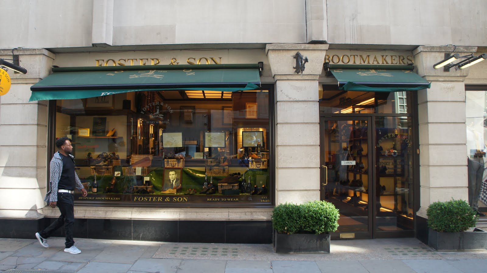 FOSTER & SONがようやく日本市場参入か？靴と旅する