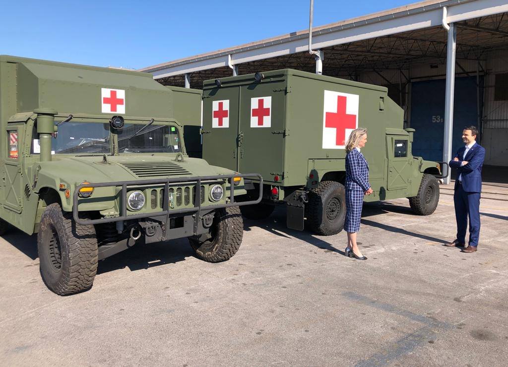 США подарували Словенії медичні Humvee