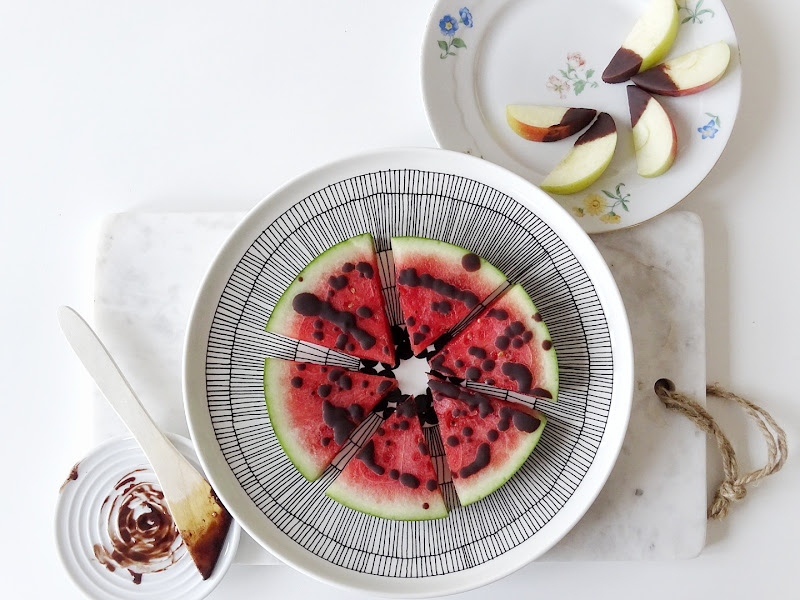 Selbstgemachte Schokolade trifft Wassermelone - ein fruchtig-suesser Sommersnack - www.mammilade.blogspot.de Selbstgemachte Schokolade trifft Wassermelone - ein fruchtig-suesser Sommersnack - www.mammilade.blogspot.de