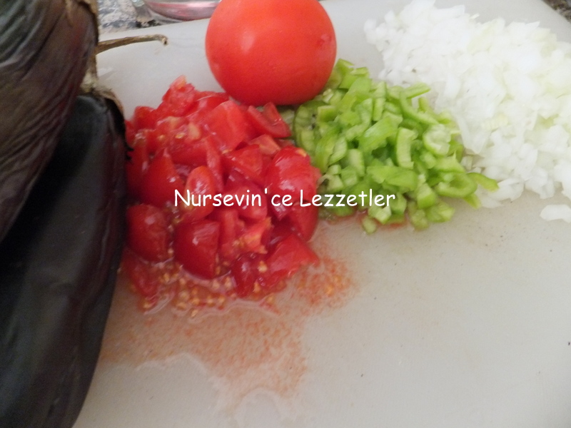 Köz Patlıcan Ve Yoğurt Yatağında Et Yemeği Yemek Tarifleri