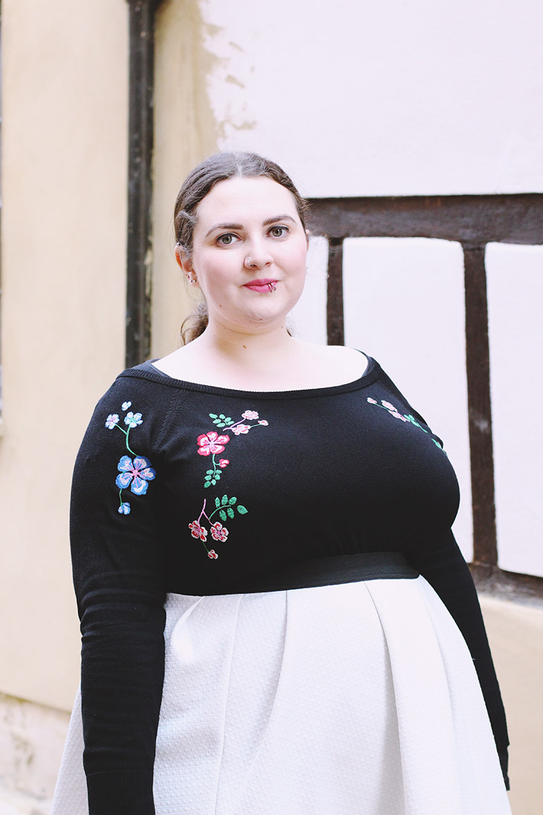 Plus size embroidered jumper
