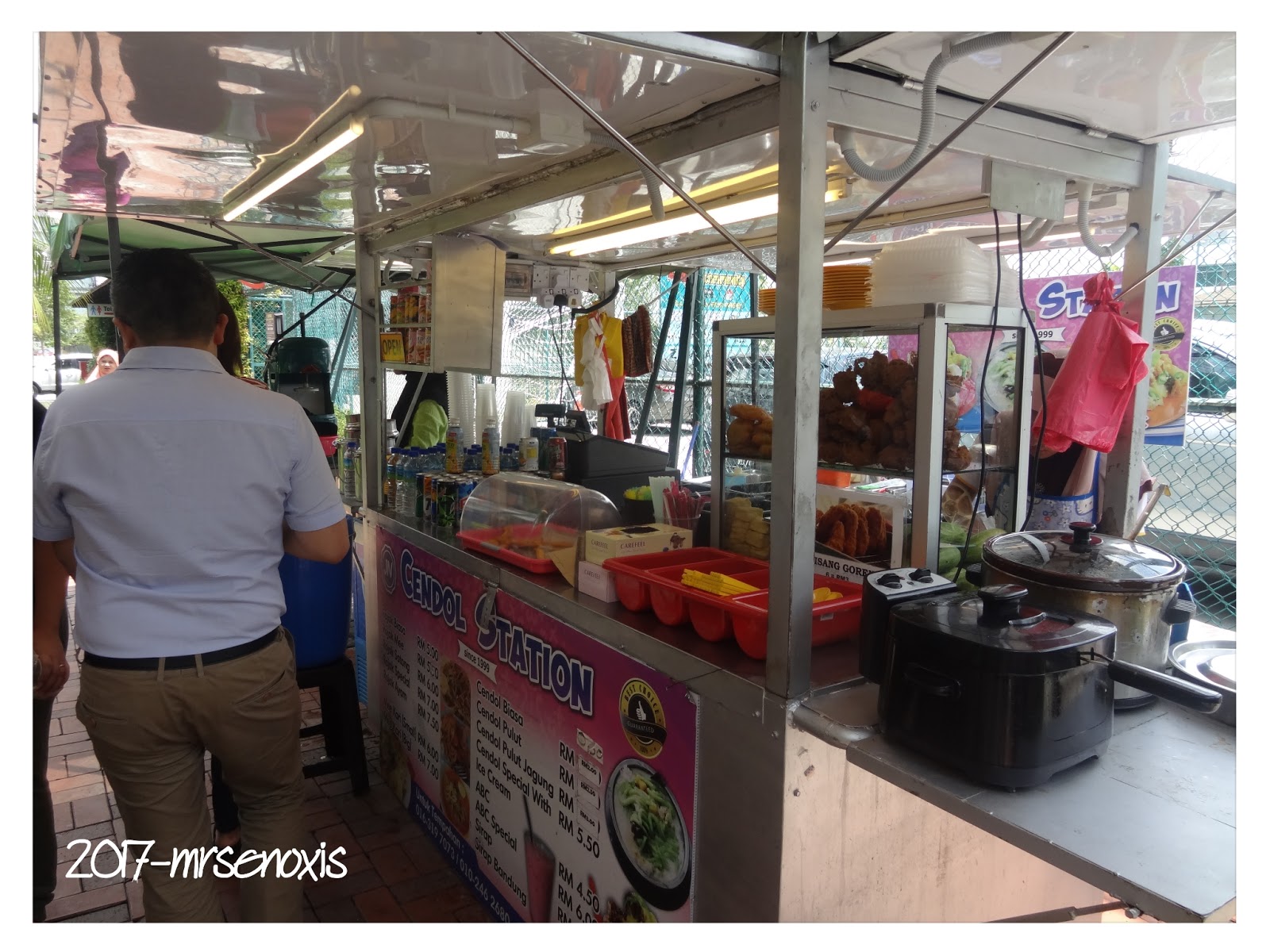 Me as MrsEnoxis Lunch Burger Lab Cyberjaya