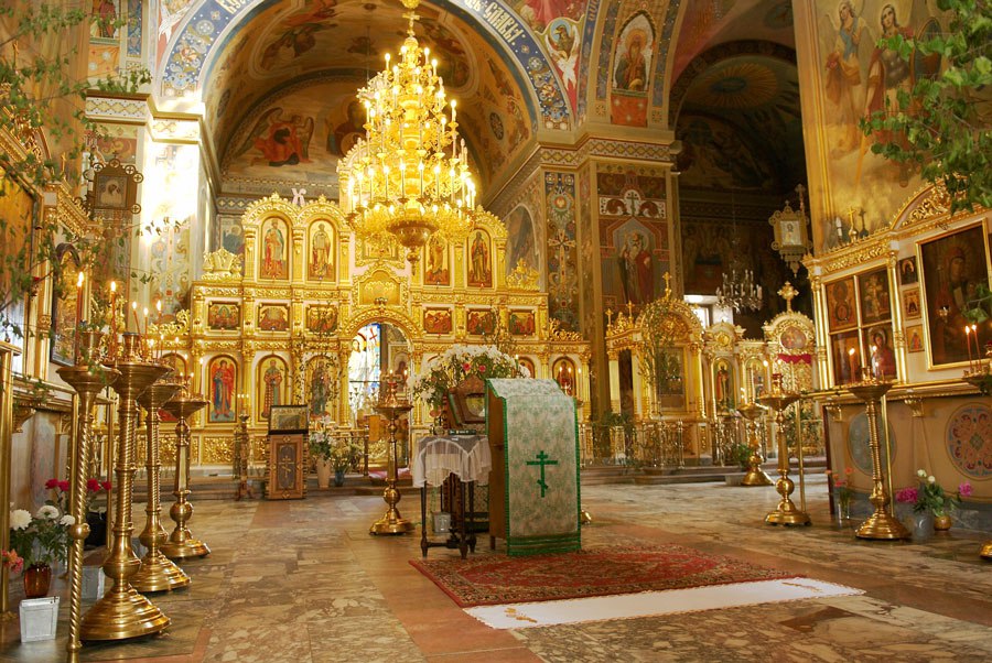 Русский храм внутри