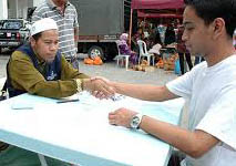 Menunaikan Zakat Dalam Islam