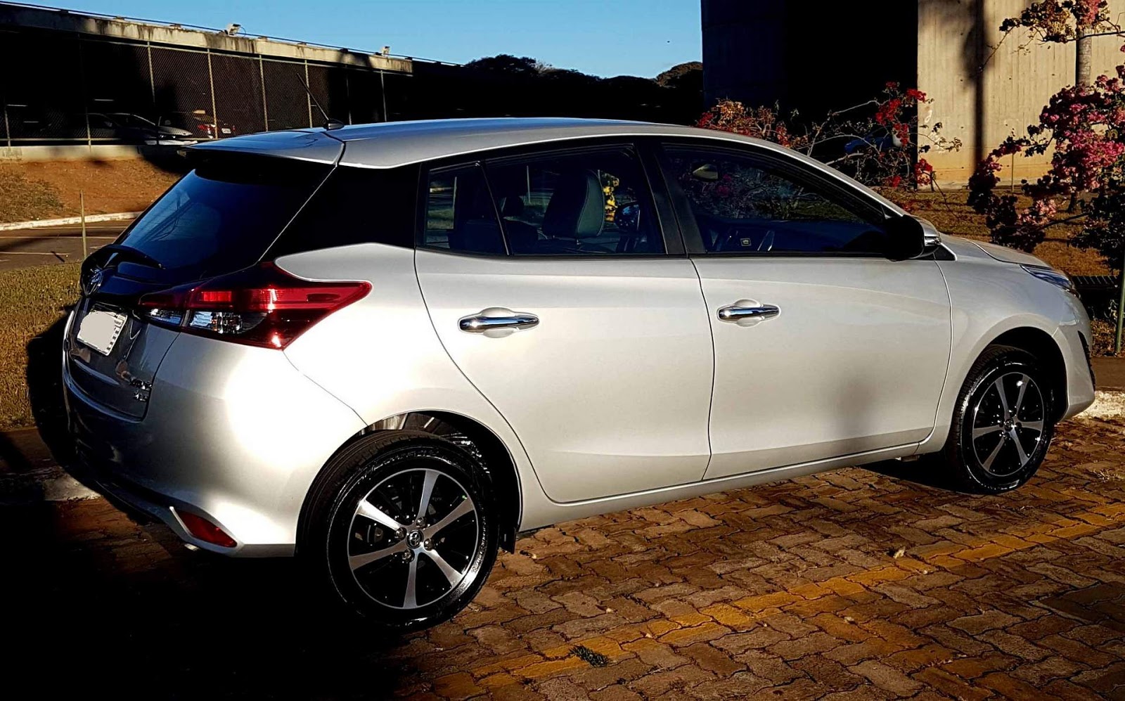Toyota Yaris Hatch XLS 1.5 - versão topo de linha: avaliação