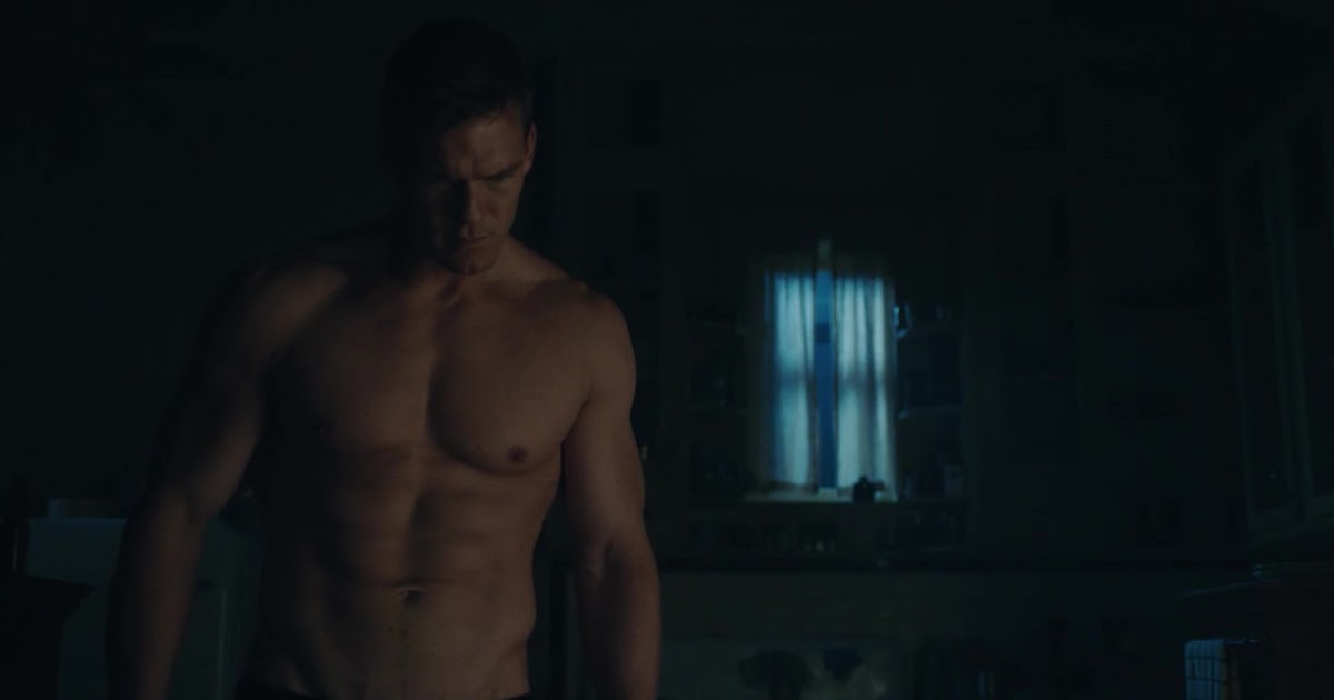 Alan Ritchson nude in Titans 1-09 "Hank And Dawn" .