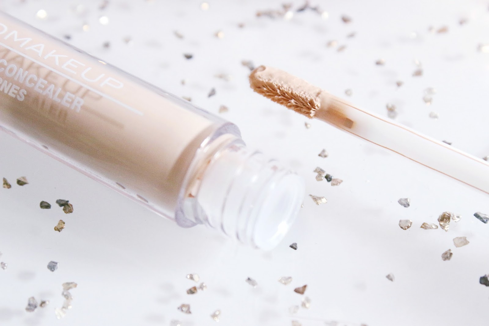 soft-touch-concealer-studiomakeup soft-touch-concealer-studiomakeup