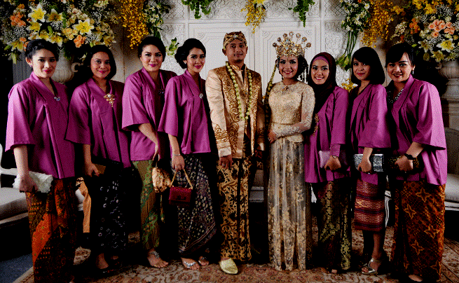 seragam pengiring pengantin motif
