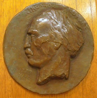το μετάλλιο του Νικόλαου Σκουφά  έργο του Βάσου Φαληρέα στο Εθνικό και Ιστορικό Μουσείο της Αθήνας