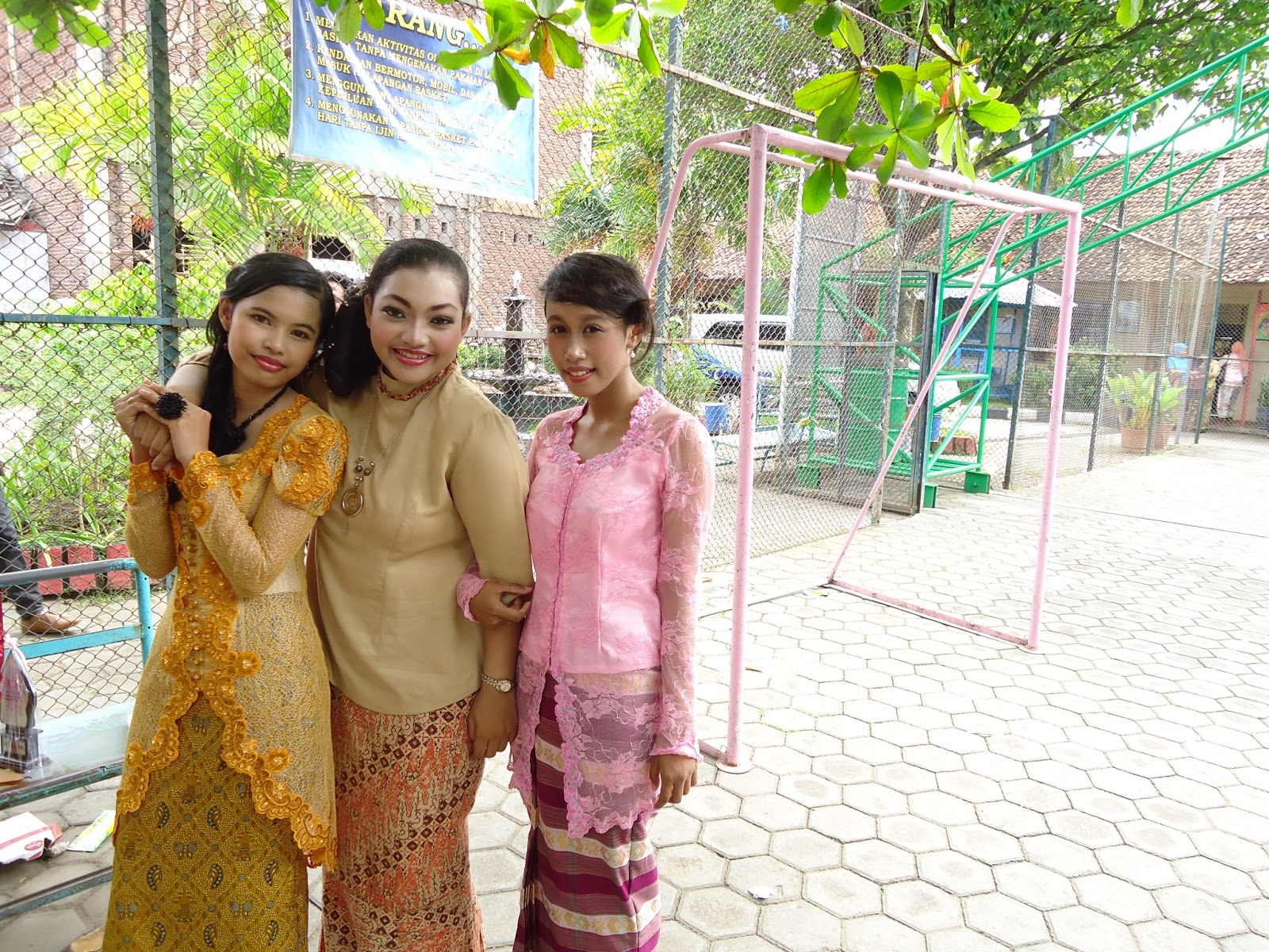 kebaya pengantin pekalongan