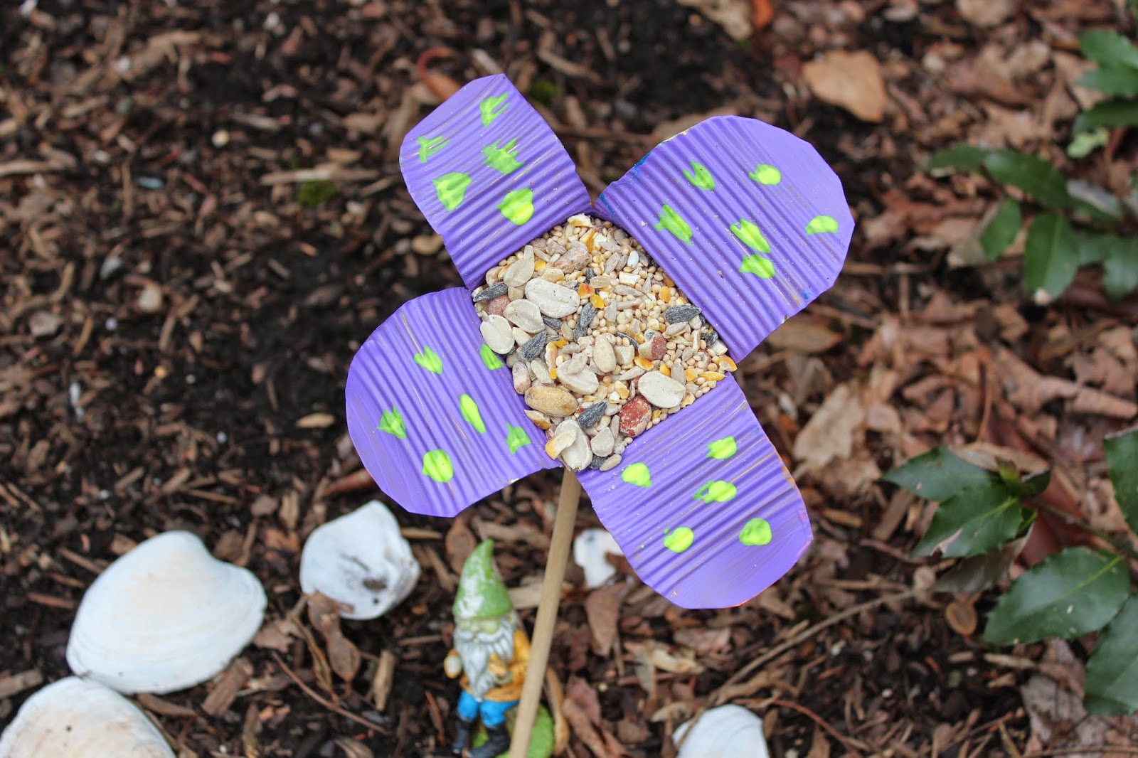 The Blue Barn: Tin Can Bird Feeder