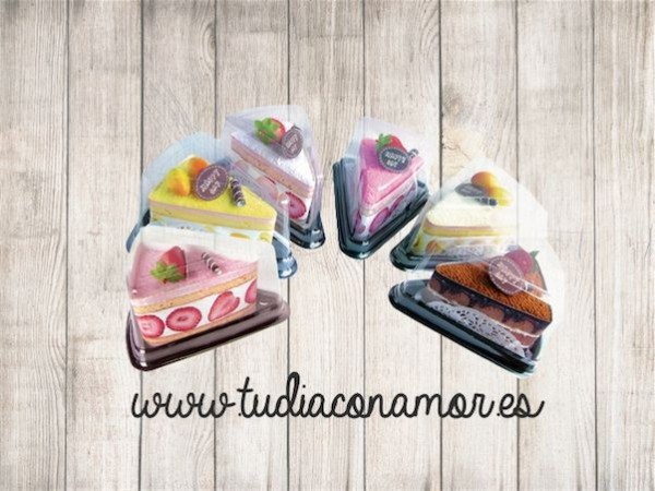 Detalle práctico y funcional, toallas de pastel Toallas envueltas en forma de pastel como detalle de boda, un regalo moderno y útil para vuestras invitadas