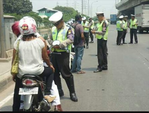 Bosen Kena Tilang? Ikuti Tips Menghadapi Pak Polisi