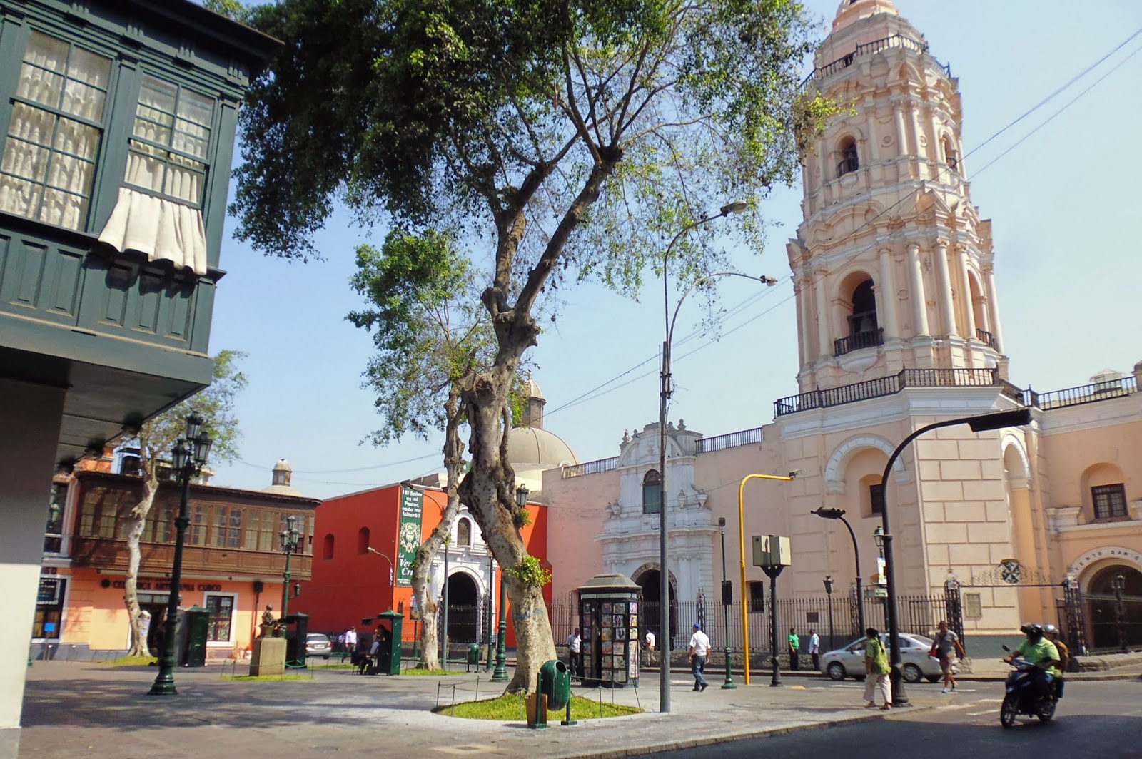 LUGARES TURÍSTICOS EN PERÚ PLAZUELAS DEL CENTRO DE LIMA