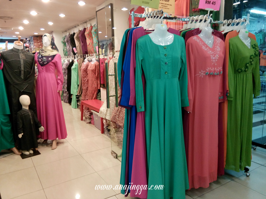 Seharian di Kenanga Wholesale City anajingga