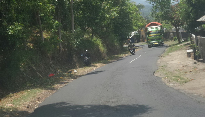 Warga Desa Tajun Buleleng Inginkan Jalan Provinsi Berhotmix