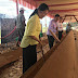 លោកជំទាវ មិថុនា ភូថង អភិបាលខេត្តកោះកុង ចូលរួមធ្វើទូក ង វែងជាងគេលើពិភពលោក...