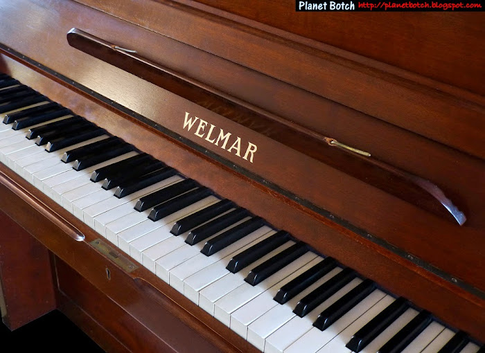 Welmar upright piano