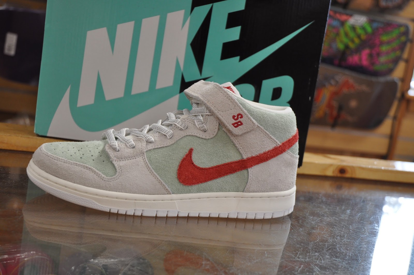 nike sb white widows