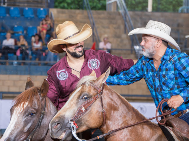 Cantores sertanejos irão participar de prova equestre solidária em Pinhal Cantores sertanejos irão participar de prova equestre solidária em Pinhal