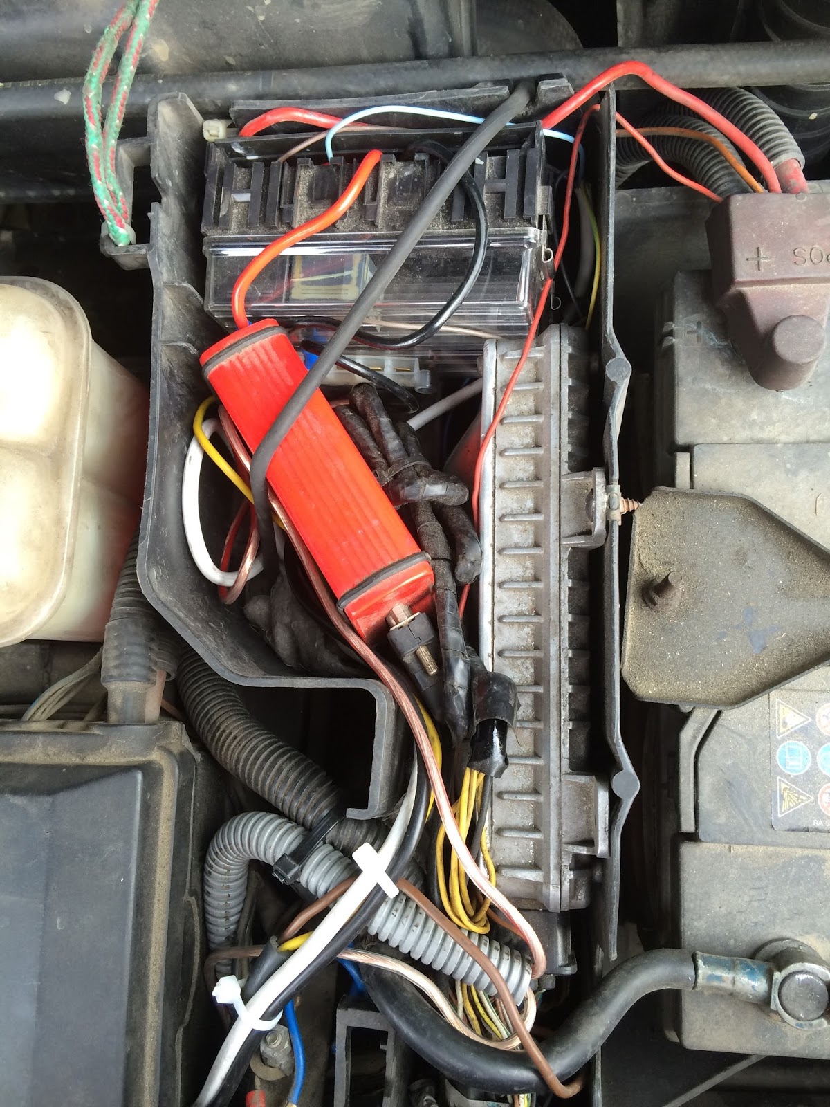 Land Rover Discovery 2 MY 2000 Wolo 847 Siberian Express Horn on Disco