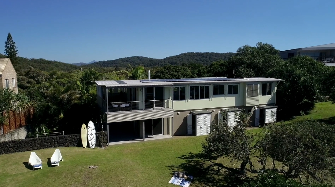 13 Interior Design Photos vs. 2 Peninsula St, Hastings Point Luxury Home Tour