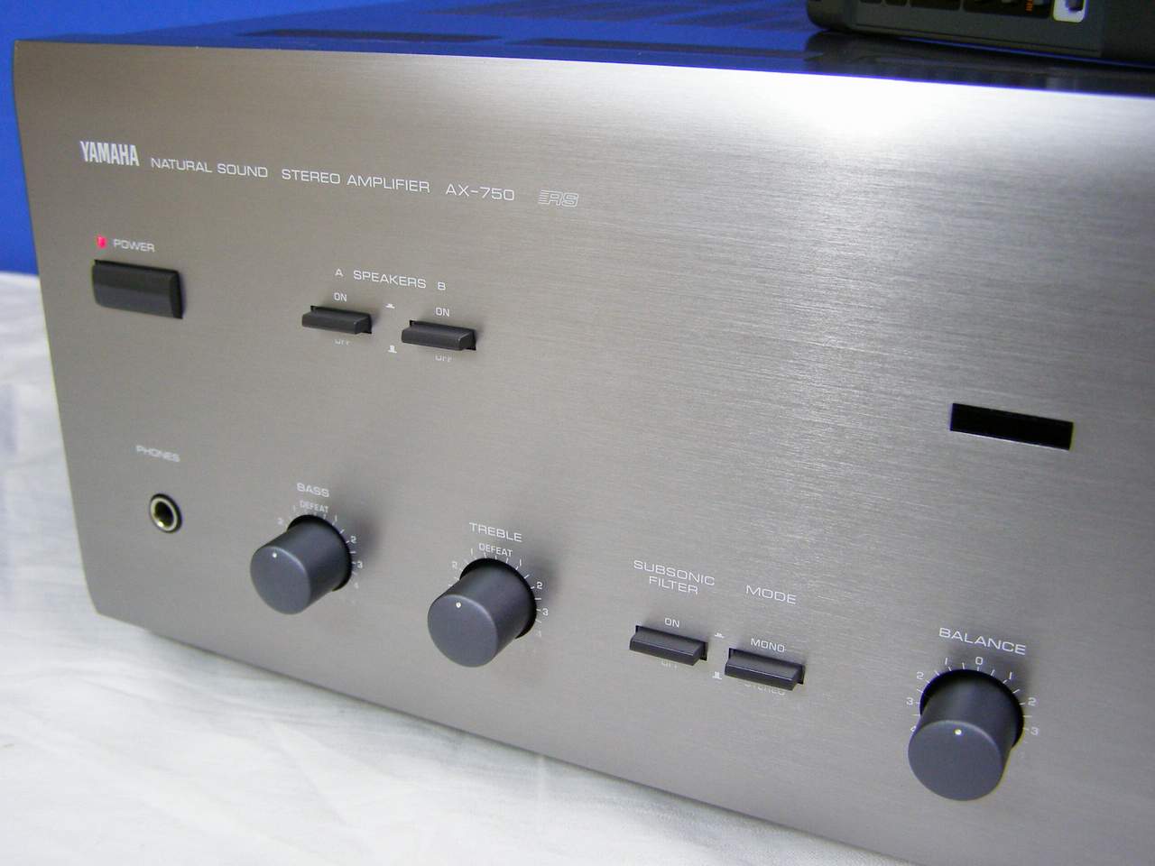 yamaha-ax-750-integrated-amplifier-audiobaza